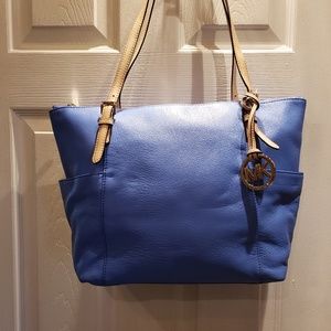 Michael kors zip top jet set tote